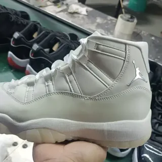 Air Jordan 11 Off-White Tênis de basquete monocromático