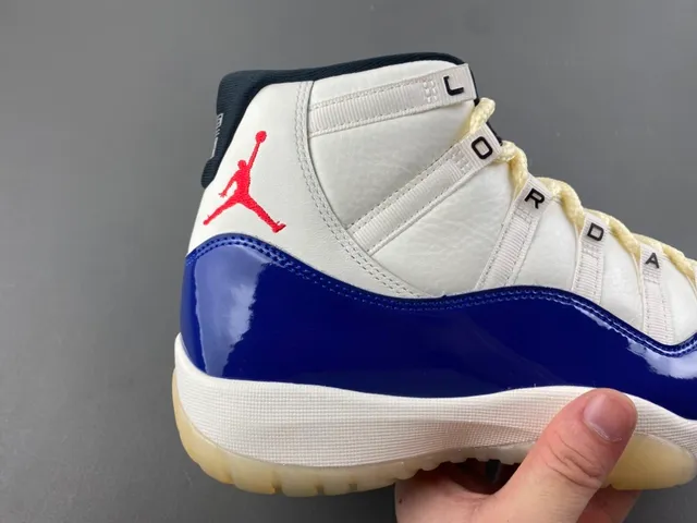 Air Jordan 11 সাদা রয়্যাল ব্লু পেটেন্ট লেদার বাস্কেটবল জুতো 3
