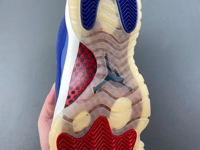 Air Jordan 11 সাদা রয়্যাল ব্লু পেটেন্ট লেদার বাস্কেটবল জুতো 10
