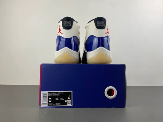 Air Jordan 11 সাদা রয়্যাল ব্লু পেটেন্ট লেদার বাস্কেটবল জুতো 18
