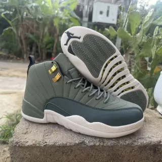 Air Jordan 12 橄榄绿和深绿色高帮篮球鞋