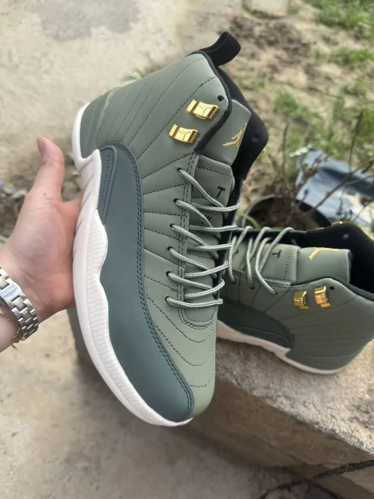 Air Jordan 12 Verde Oliva e Verde Escuro Tênis de Basquete de Cano Alto 2