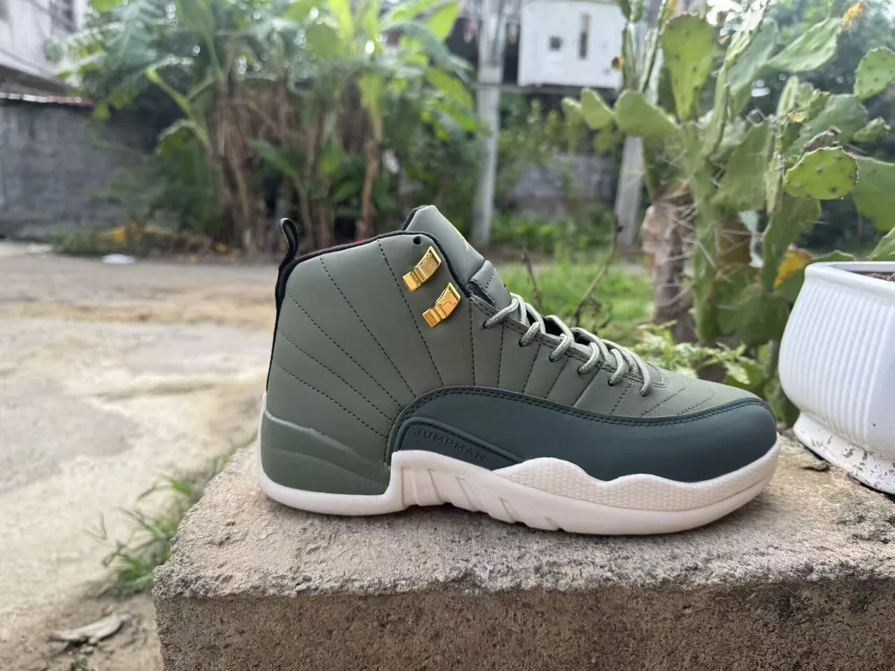 Air Jordan 12 Verde Oliva e Verde Escuro Tênis de Basquete de Cano Alto 3