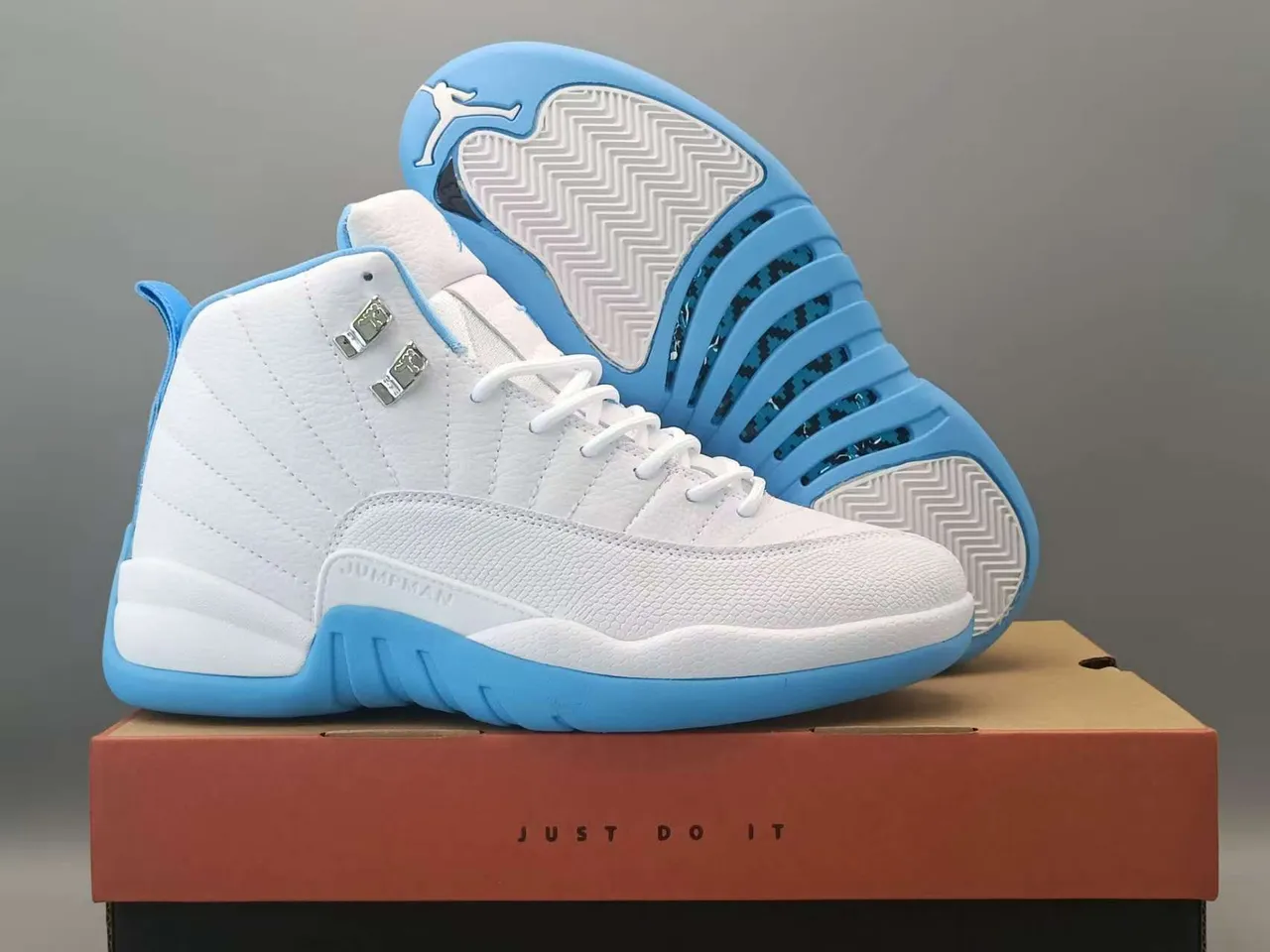 Air Jordan 12 Blanc et Bleu Clair Chaussures de Basketball 6