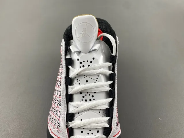 Zapatillas de baloncesto Air Jordan 12 blanco, negro y rojo con puntera craquelada 6