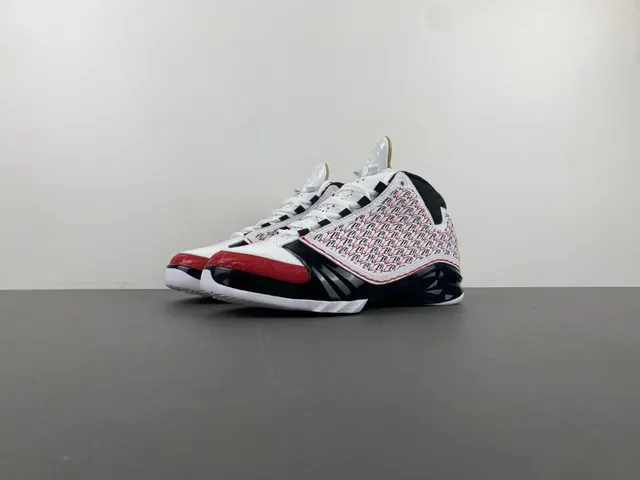 Zapatillas de baloncesto Air Jordan 12 blanco, negro y rojo con puntera craquelada 10