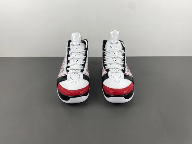 Zapatillas de baloncesto Air Jordan 12 blanco, negro y rojo con puntera craquelada 11