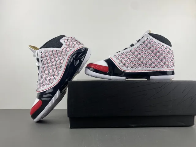 Zapatillas de baloncesto Air Jordan 12 blanco, negro y rojo con puntera craquelada 14