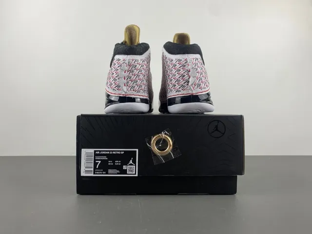 Zapatillas de baloncesto Air Jordan 12 blanco, negro y rojo con puntera craquelada 17
