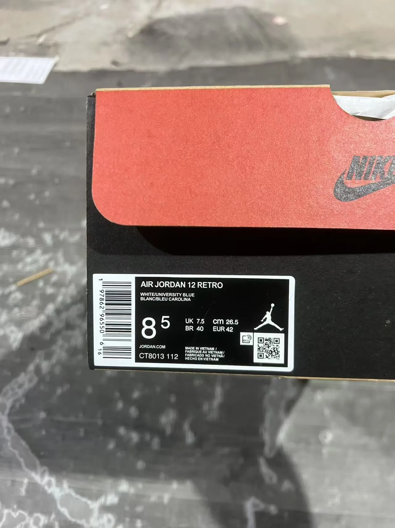 Zapatillas de baloncesto Air Jordan 12 blanco y azul 10