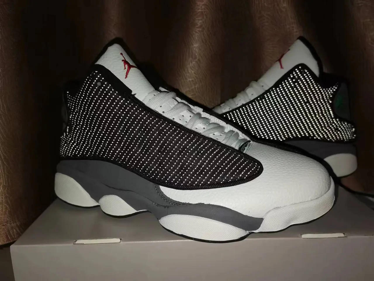 Tênis de basquete Air Jordan 13 branco preto cinza 2