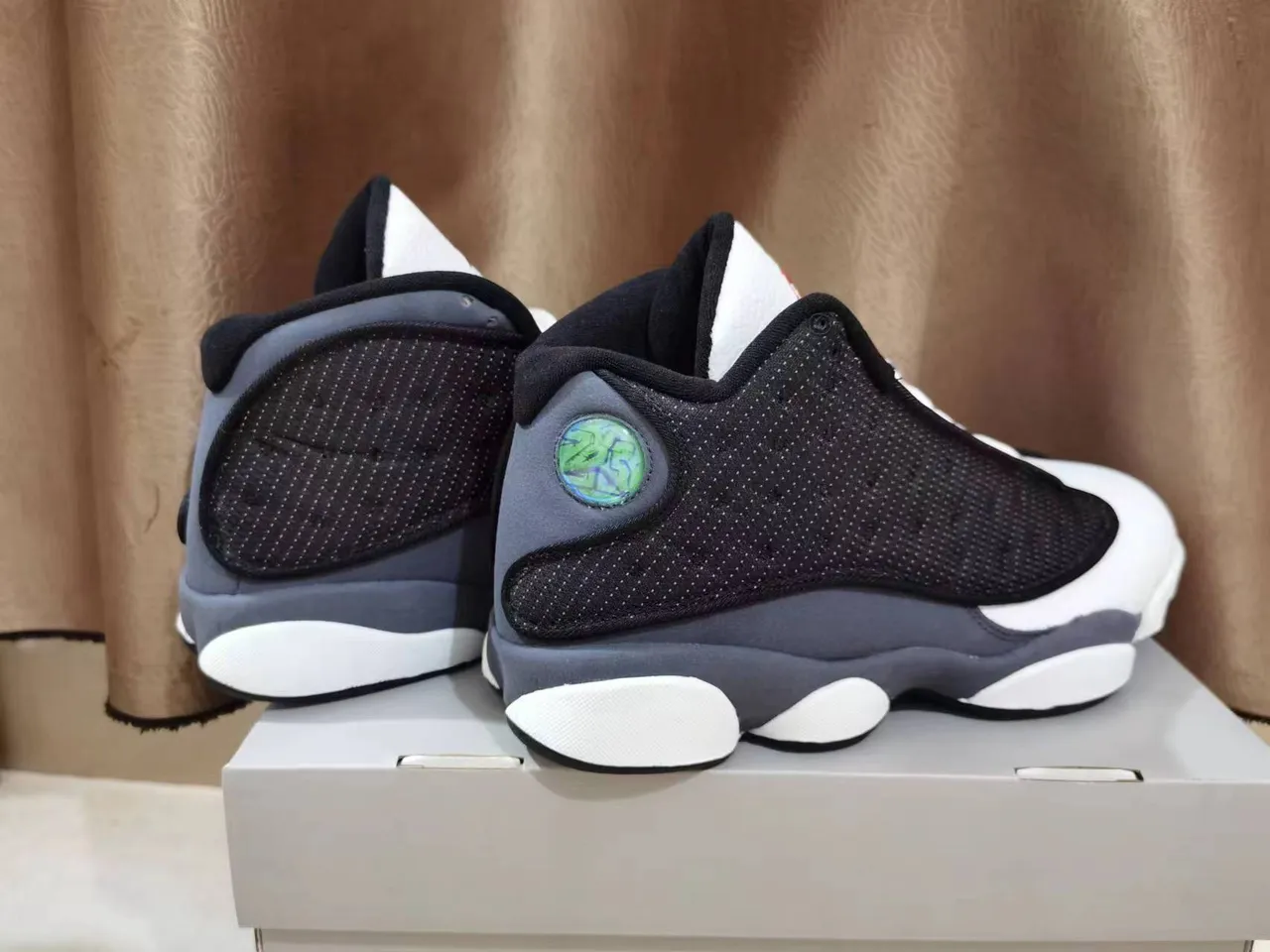 Tênis de basquete Air Jordan 13 branco preto cinza 3
