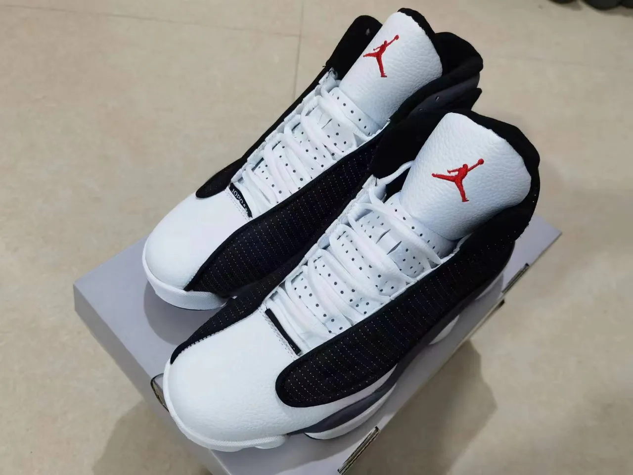 Tênis de basquete Air Jordan 13 branco preto cinza 4