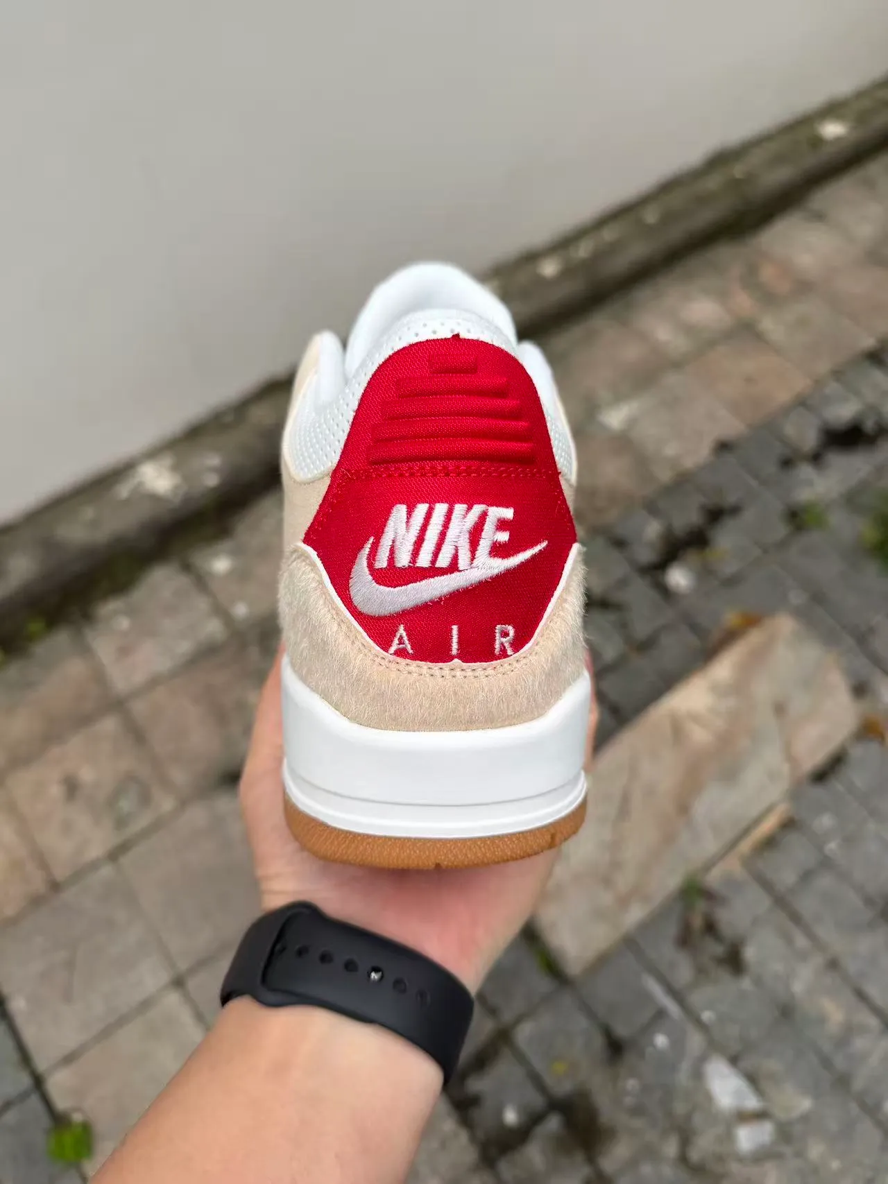 Air Jordan 3 Bege e Vermelho tênis lifestyle 4