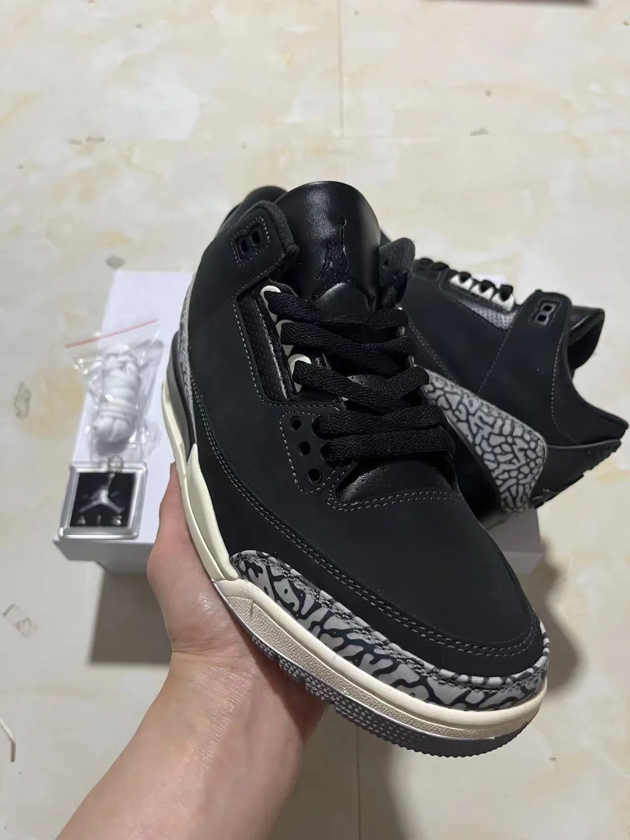 Tênis de basquete Air Jordan 3 com estampa de elefante preta 2