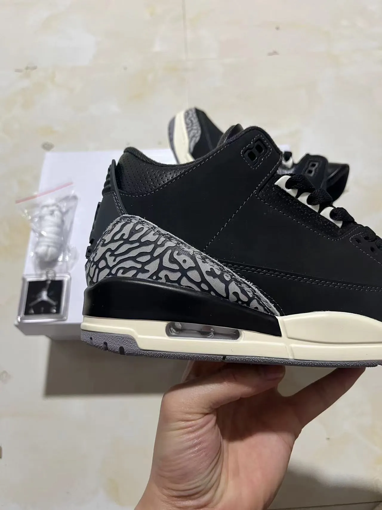 Tênis de basquete Air Jordan 3 com estampa de elefante preta 7