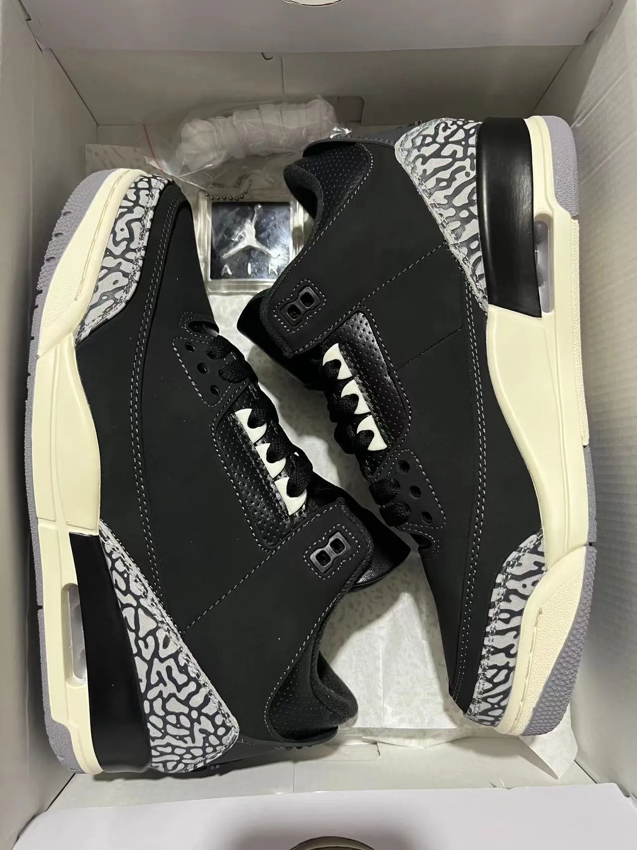 Tênis de basquete Air Jordan 3 com estampa de elefante preta 10