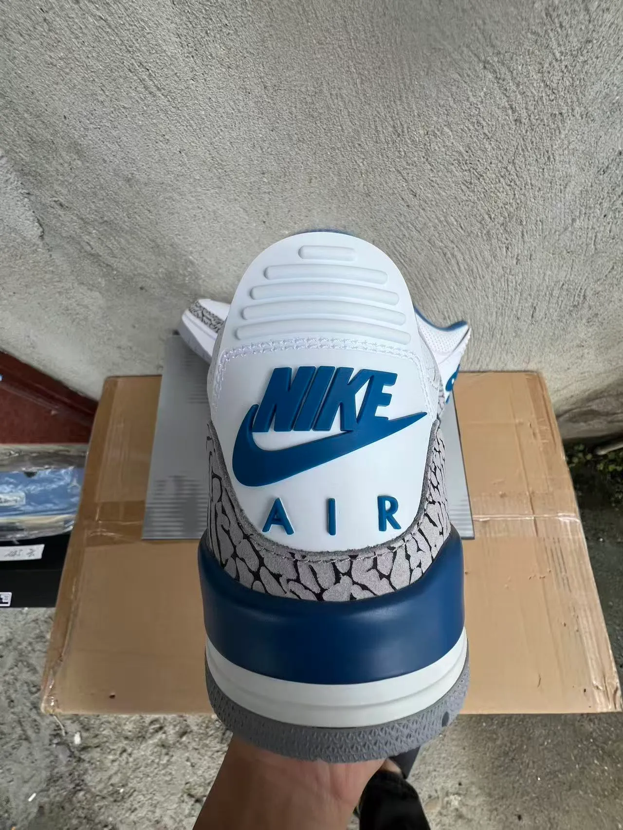 Zapatillas de baloncesto Air Jordan 3 blanco y azul royal con estampado de elefante 8