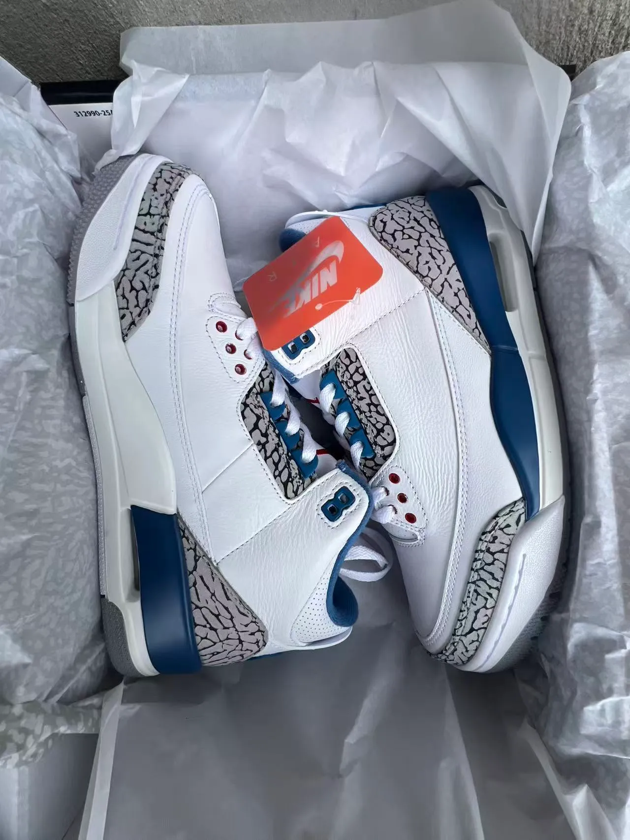 Zapatillas de baloncesto Air Jordan 3 blanco y azul royal con estampado de elefante 9