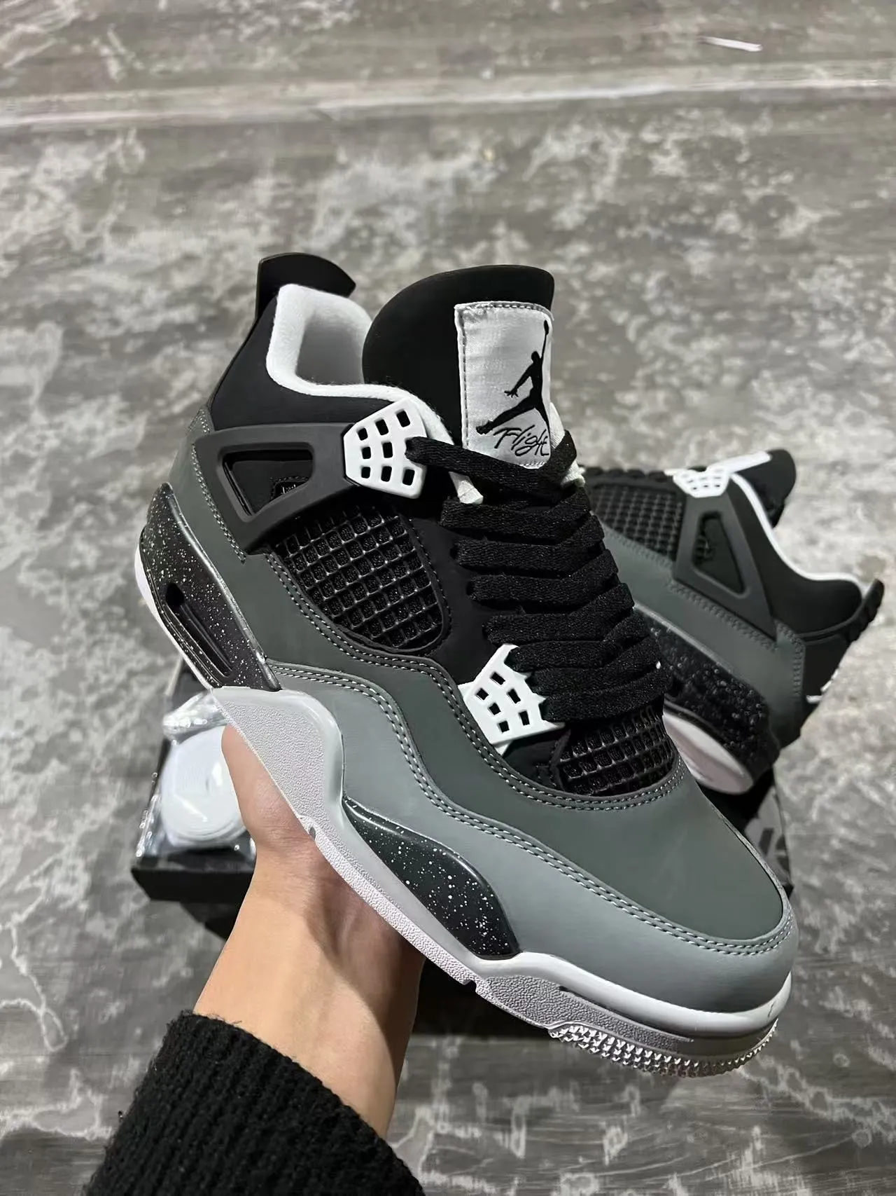 Air Jordan 4 黑灰斑点篮球鞋 2