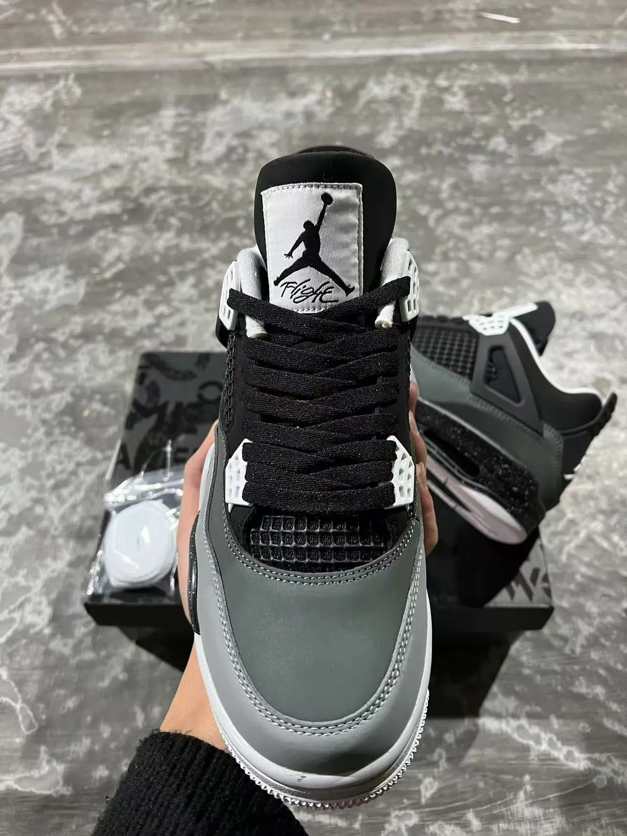 Air Jordan 4 黑灰斑点篮球鞋 3