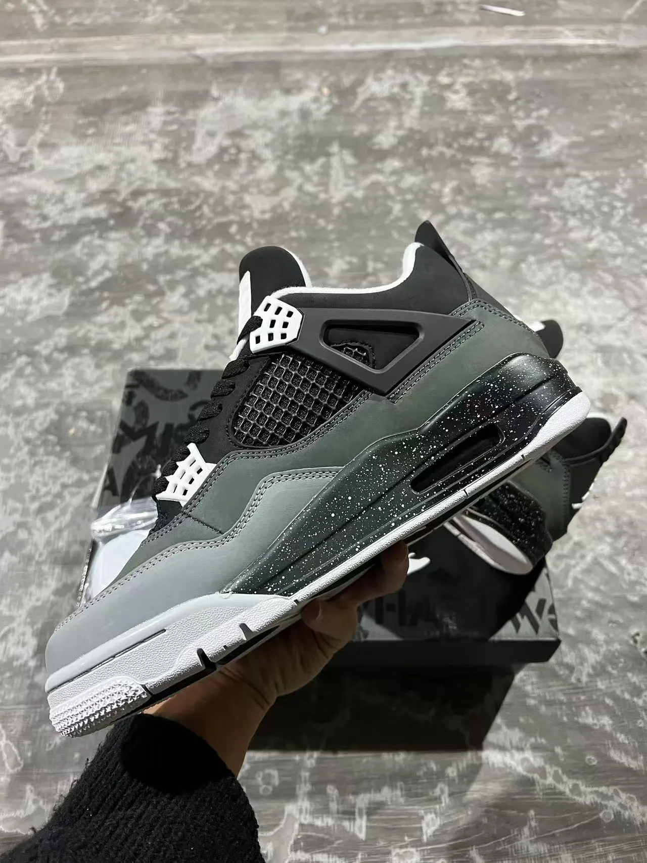 Air Jordan 4 黑灰斑点篮球鞋 5
