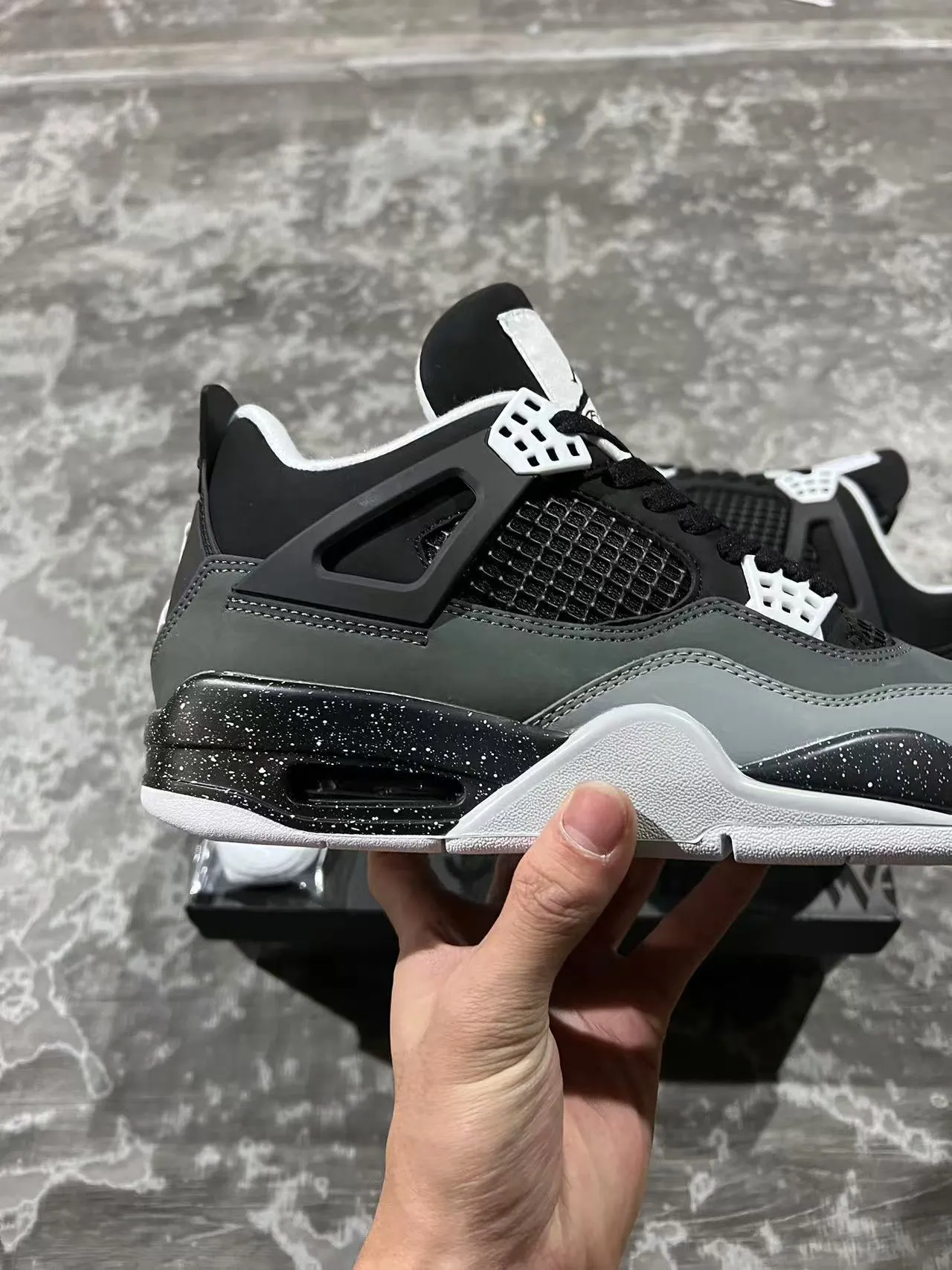 Air Jordan 4 黑灰斑点篮球鞋 7