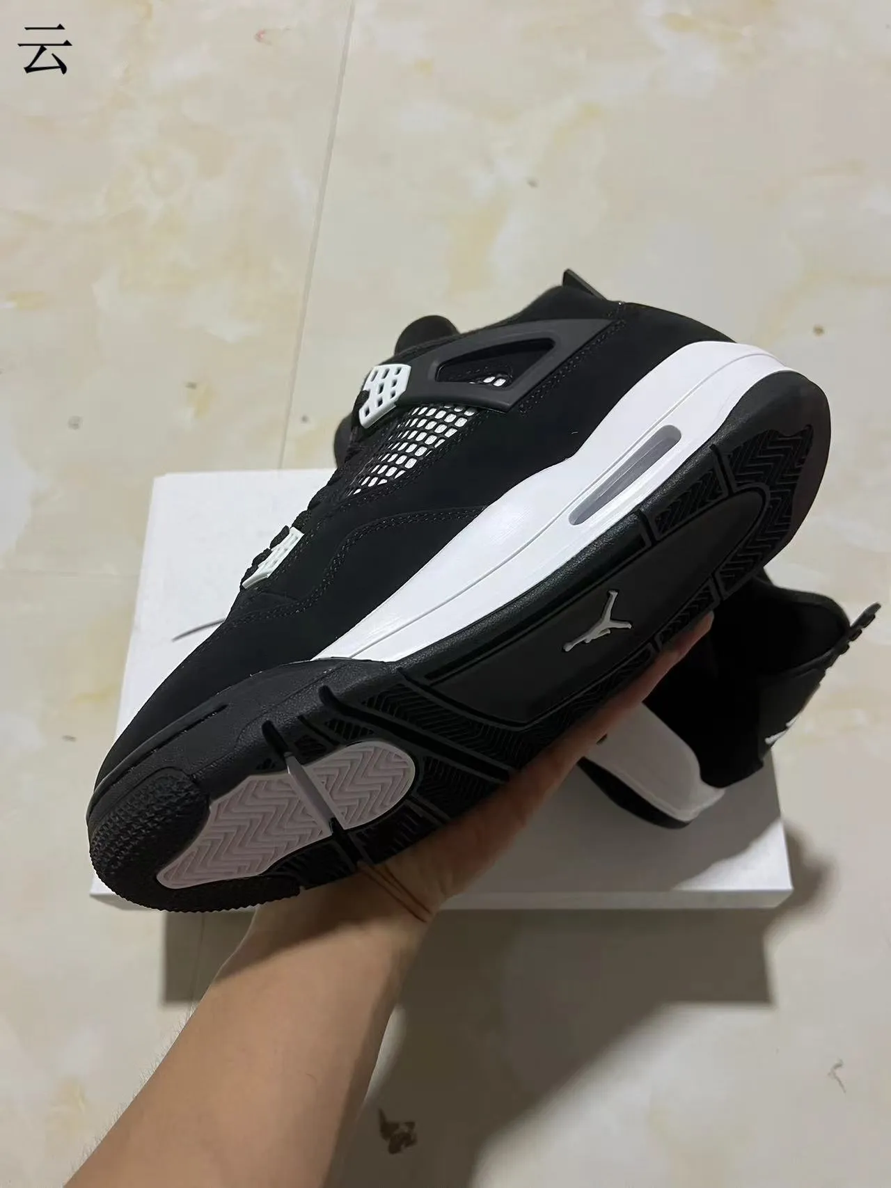 حذاء كرة السلة Air Jordan 4 أسود وأبيض 6