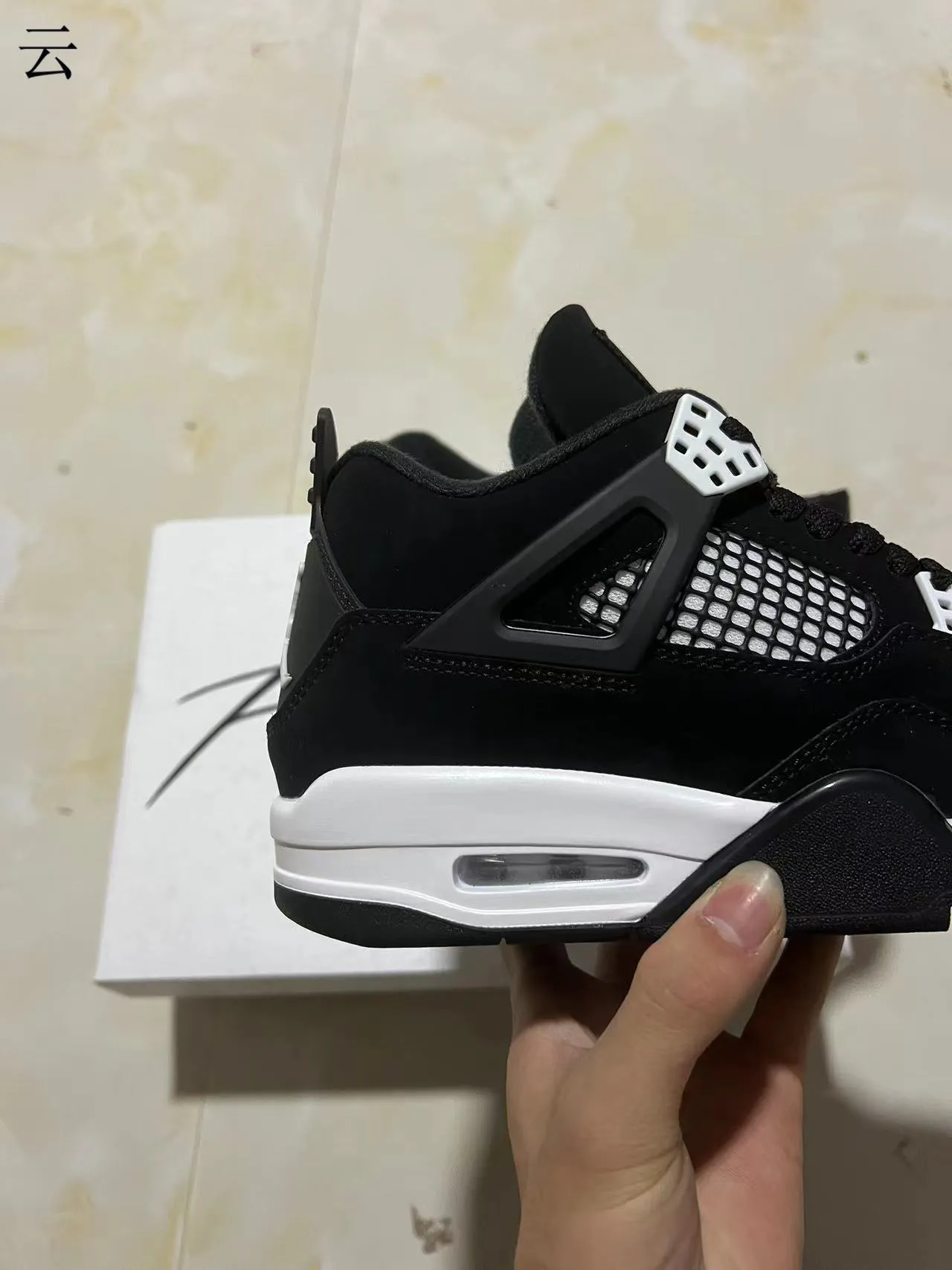 حذاء كرة السلة Air Jordan 4 أسود وأبيض 7
