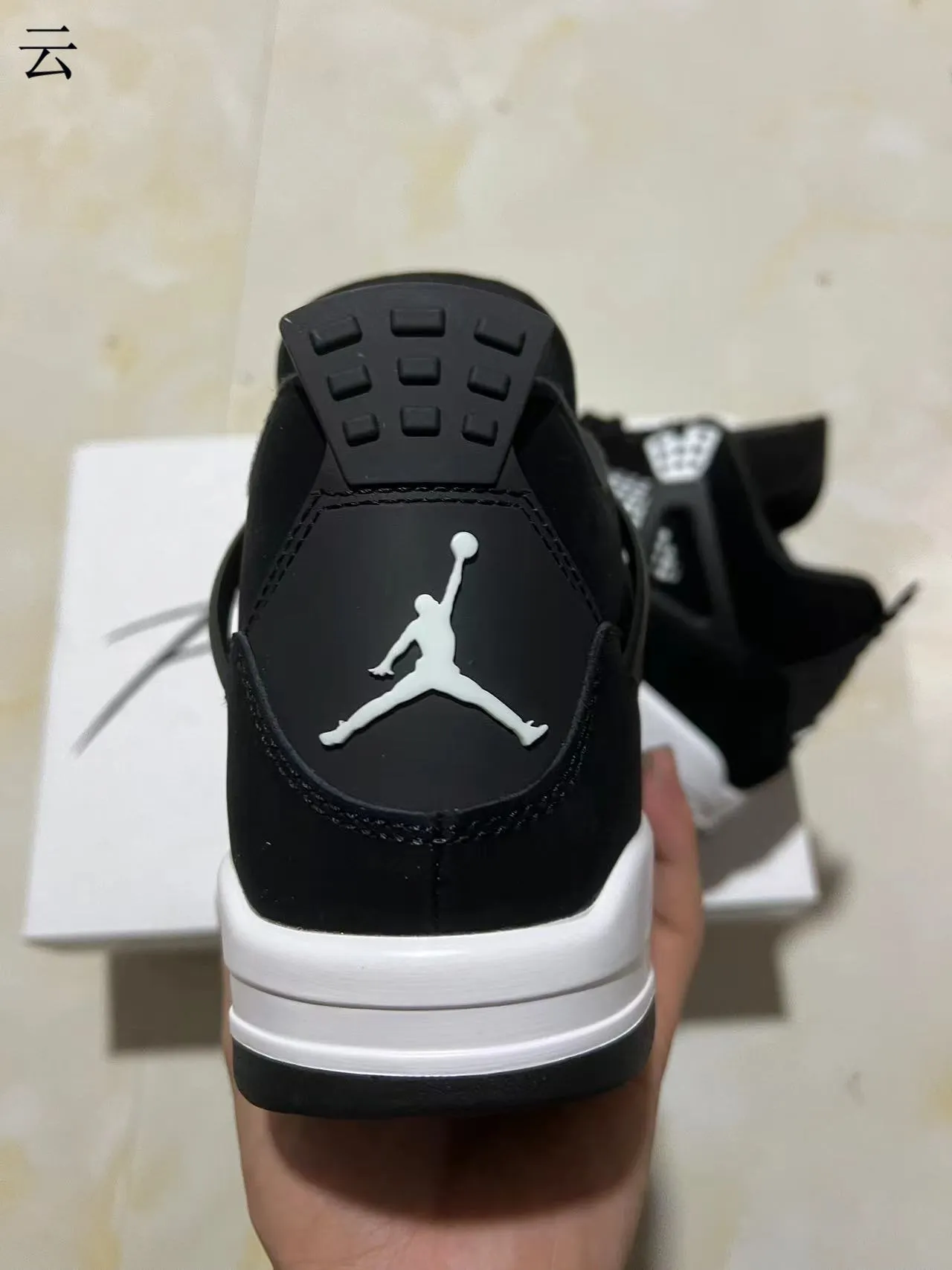 حذاء كرة السلة Air Jordan 4 أسود وأبيض 8