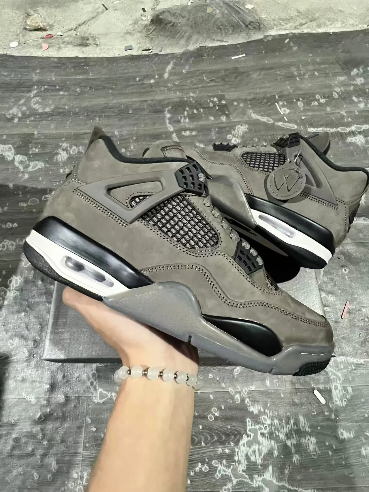 أحذية كرة السلة Air Jordan 4 من الجلد السويدي الرمادي 10