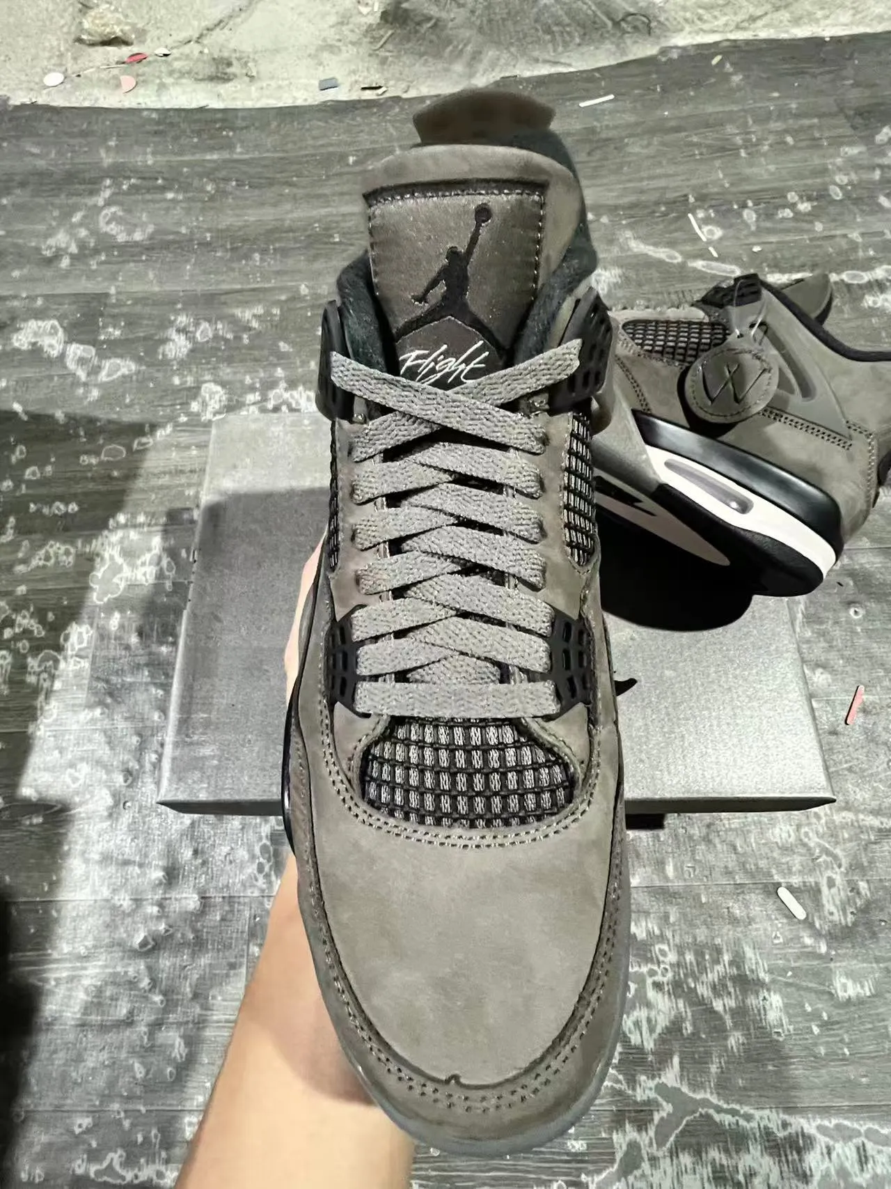 أحذية كرة السلة Air Jordan 4 من الجلد السويدي الرمادي 2