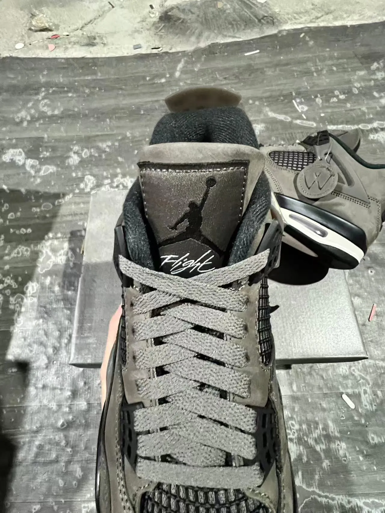 أحذية كرة السلة Air Jordan 4 من الجلد السويدي الرمادي 3