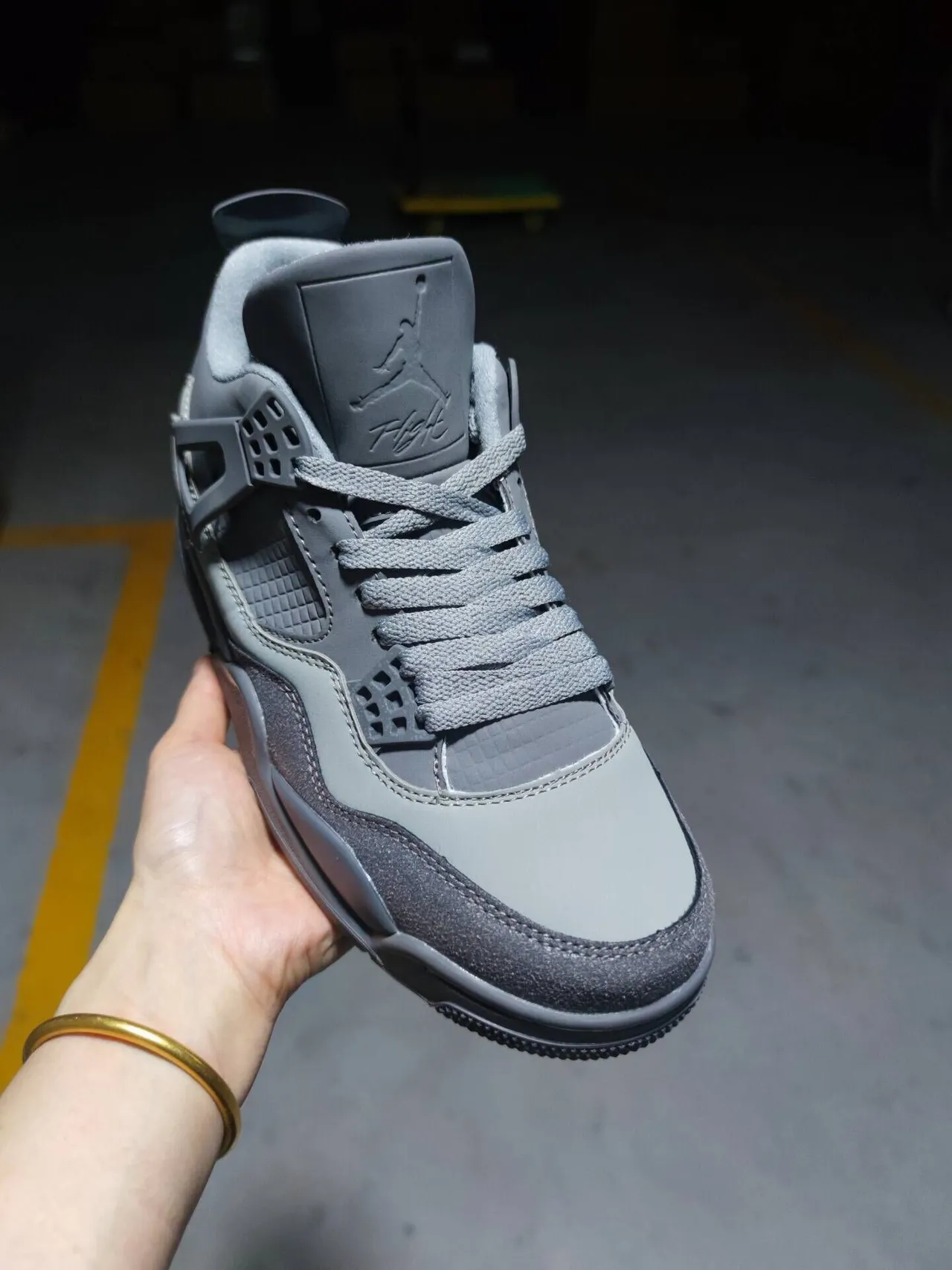 Chaussures de basketball Air Jordan 4 gris monochrome 2