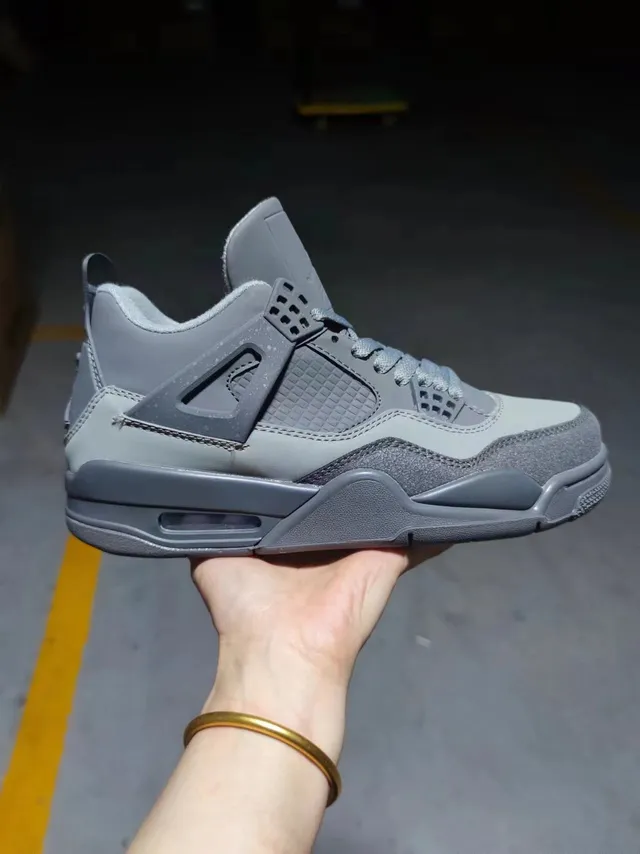 Chaussures de basketball Air Jordan 4 gris monochrome 4