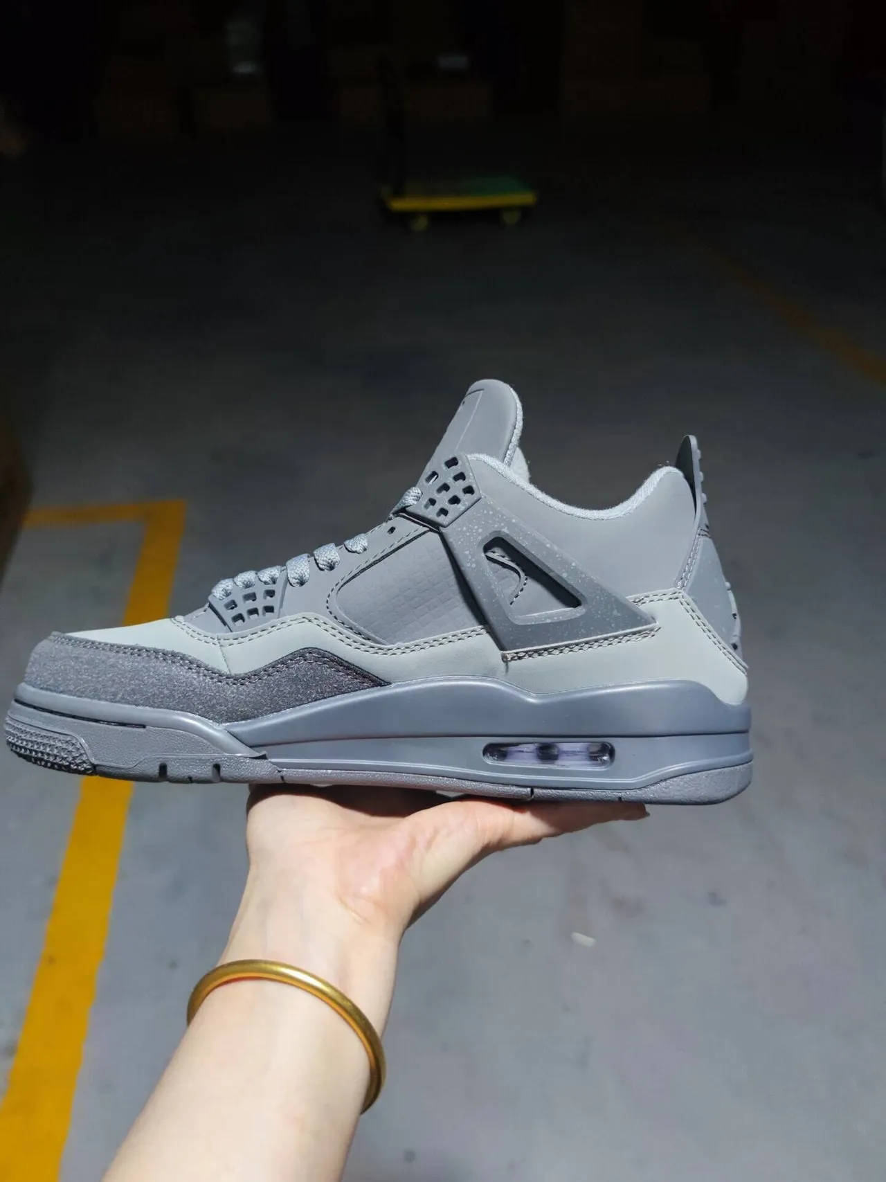 Chaussures de basketball Air Jordan 4 gris monochrome 7