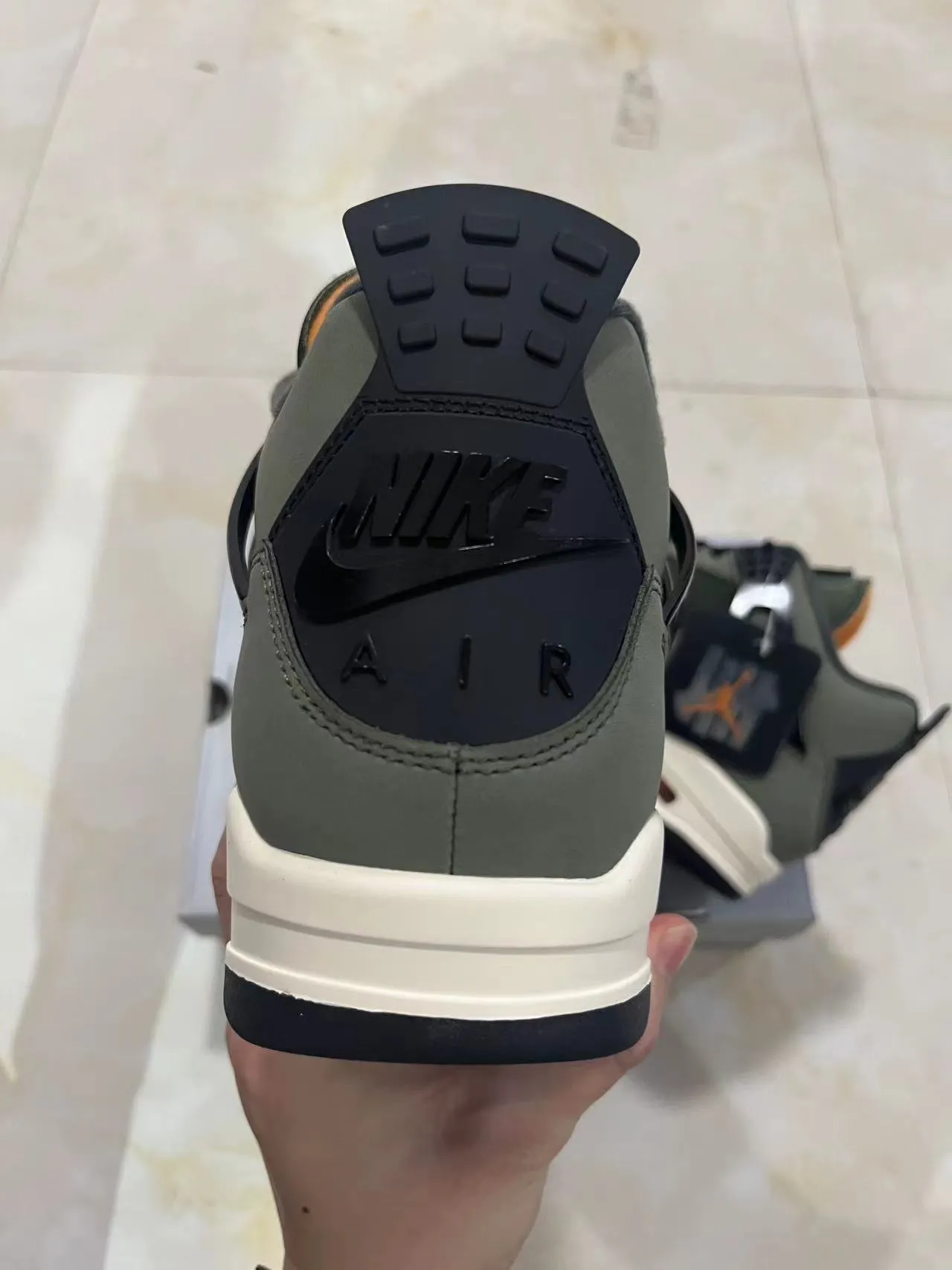 Air Jordan 4 Vert Olive Noir Crème Chaussures de Basketball 8
