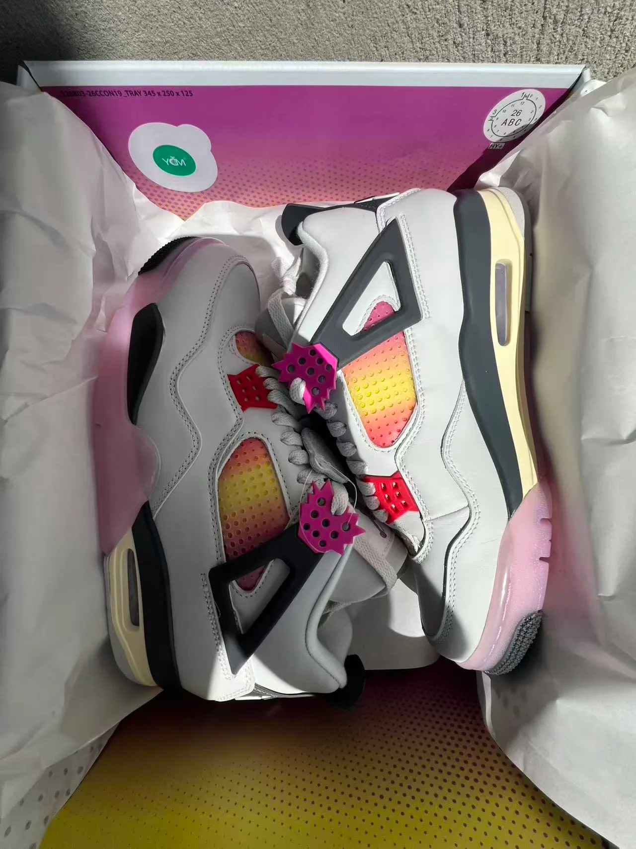 Air Jordan 4 সাদা কালো গোলাপি গ্রেডিয়েন্ট মেশ বাস্কেটবল জুতা 9