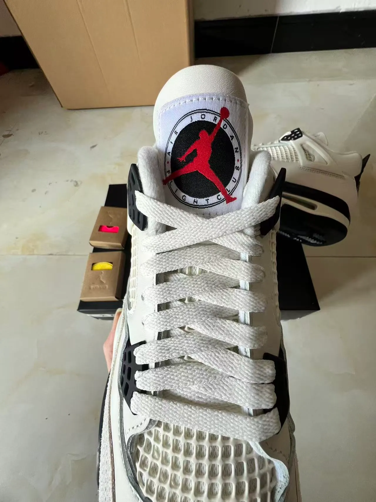 Tênis de basquete Air Jordan 4 branco preto vermelho 4