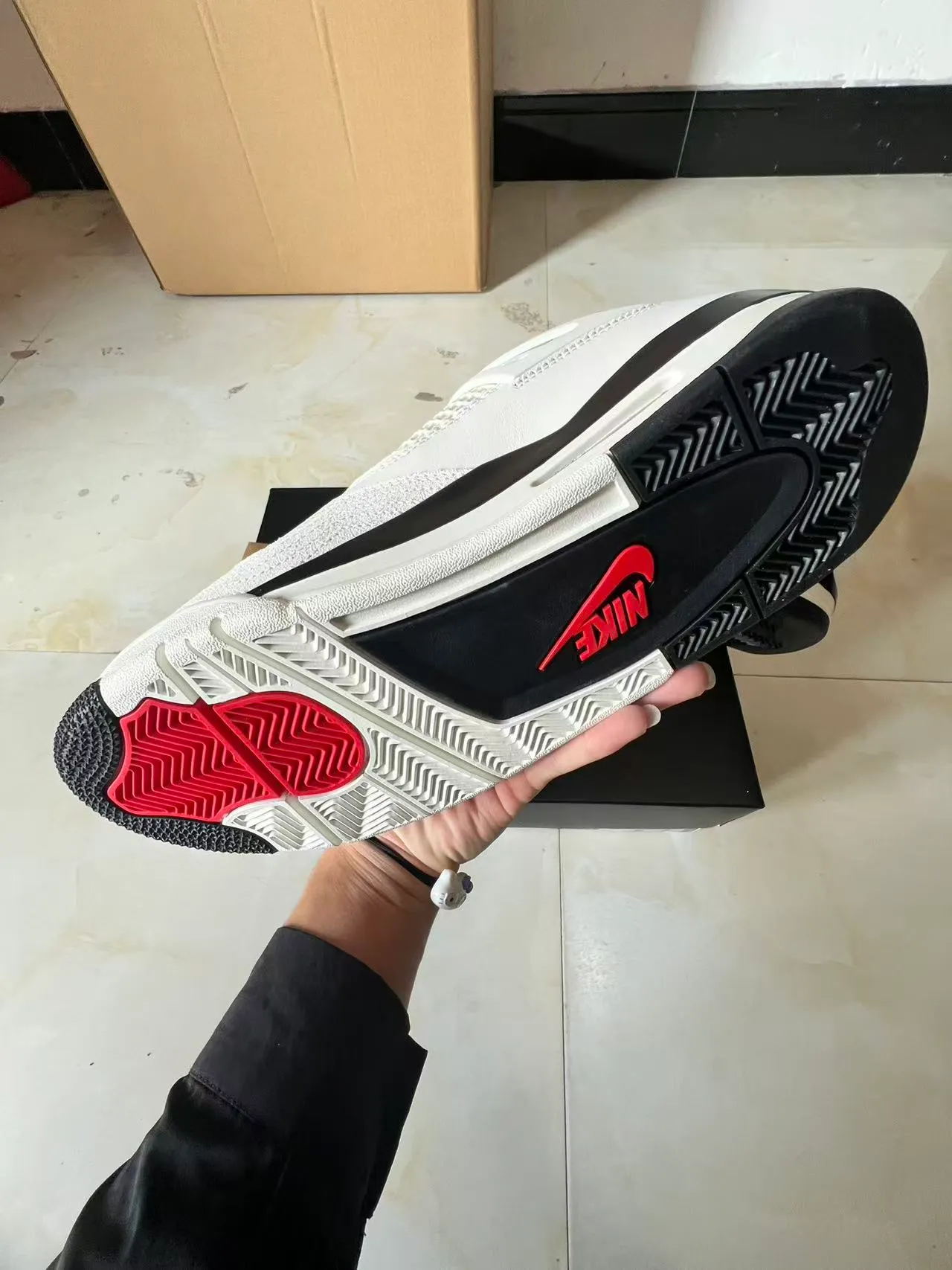 Tênis de basquete Air Jordan 4 branco preto vermelho 6