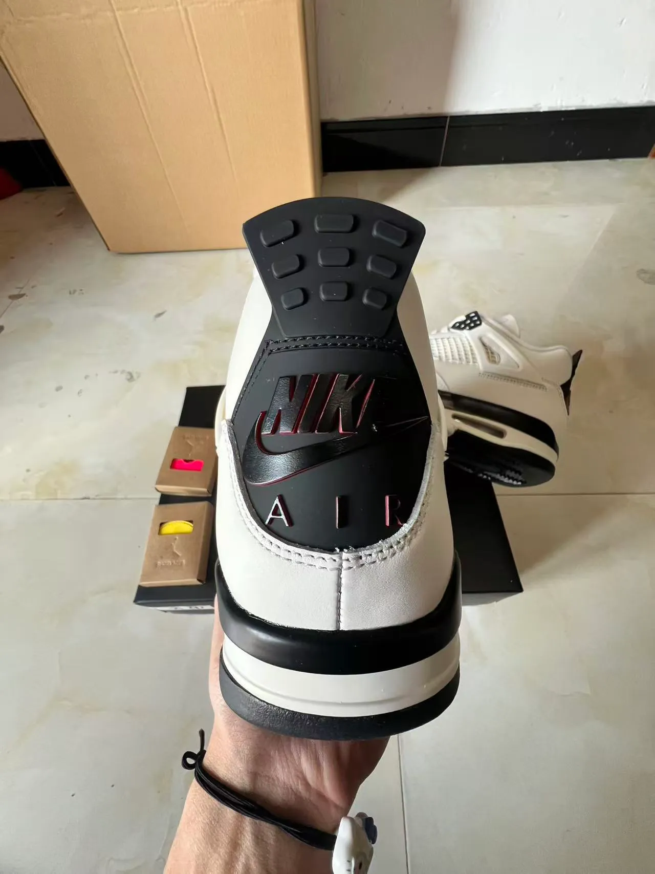 Tênis de basquete Air Jordan 4 branco preto vermelho 8