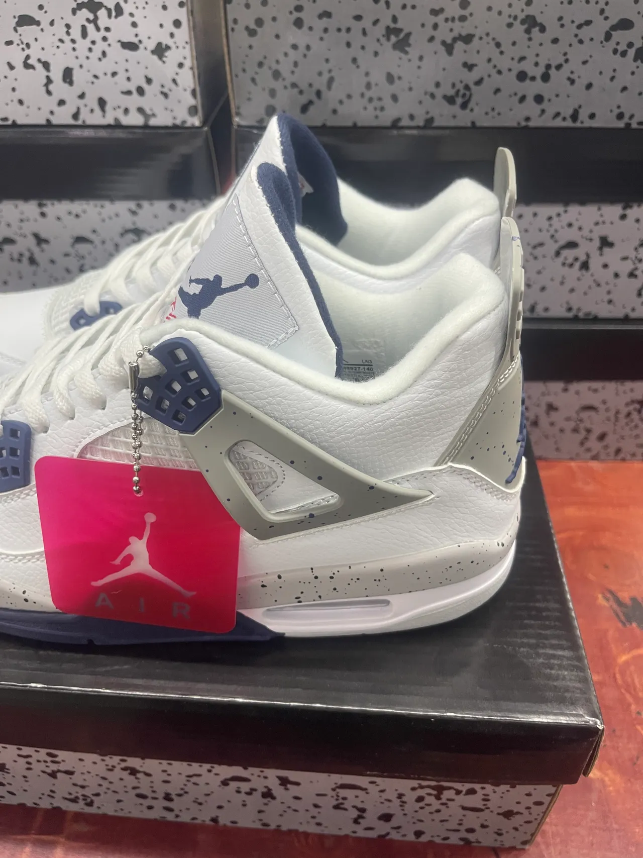 Air Jordan 4 أبيض بحري منقط أحذية كرة السلة 2