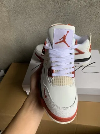 حذاء كرة السلة Air Jordan 4 أبيض وأحمر 10