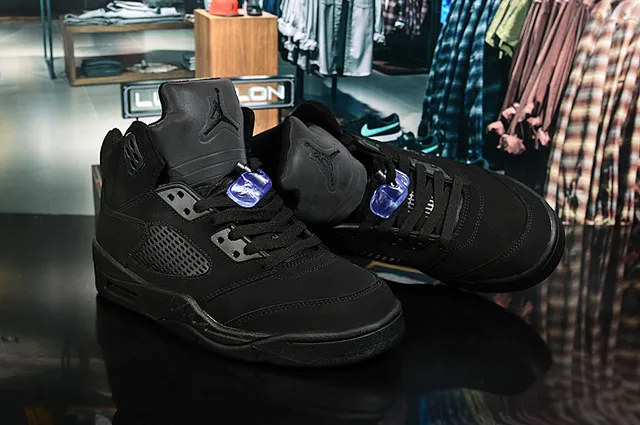Tênis de basquete Air Jordan 5 totalmente preto 4