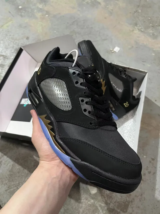 Chaussures de basketball Air Jordan 5 Noir et Or '20' 2