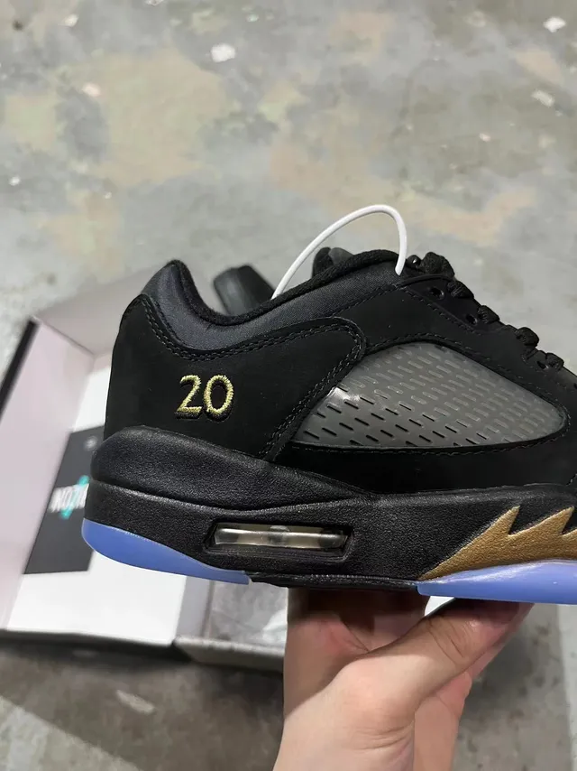 Chaussures de basketball Air Jordan 5 Noir et Or '20' 6