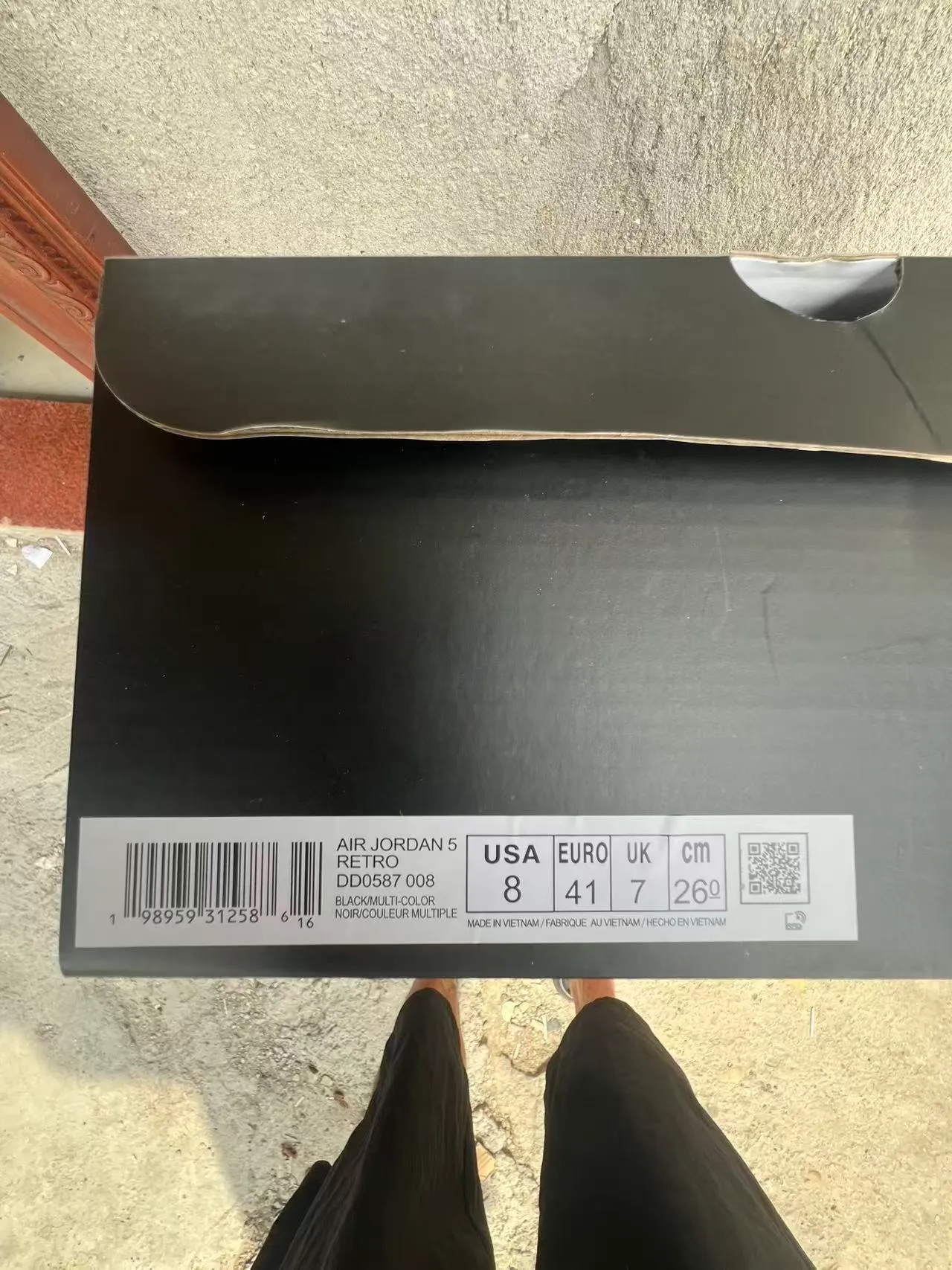Chaussures de basketball Air Jordan 5 noir et blanc à semelle translucide 10