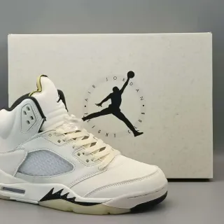 Tênis de basquete Air Jordan 5 branco e preto