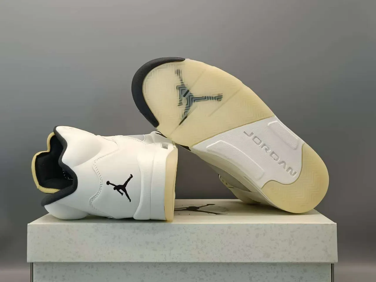Air Jordan 5 白黑篮球鞋 2