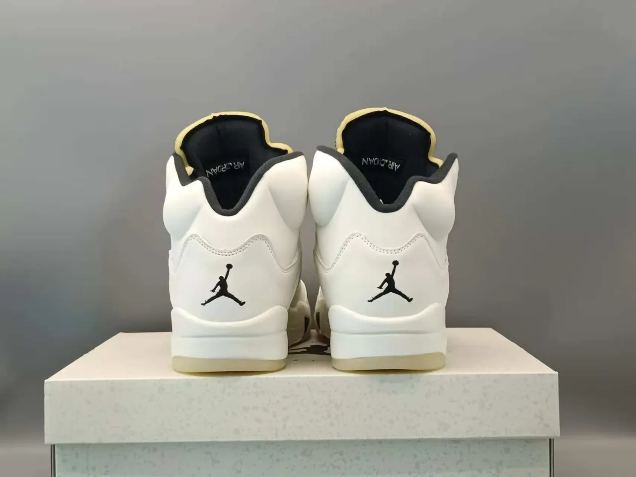 Air Jordan 5 白黑篮球鞋 3